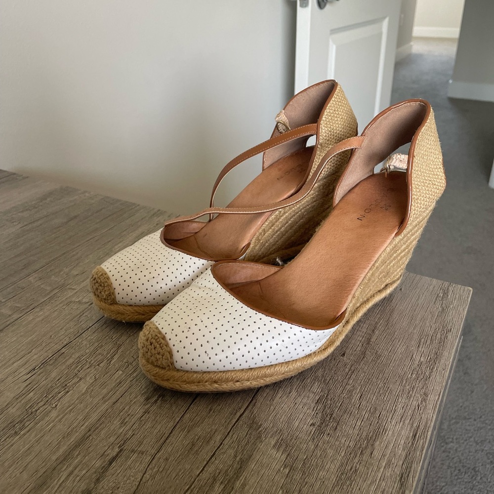 Caslon Wedges
